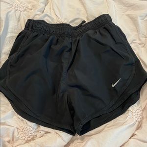 black nike shorts size small
